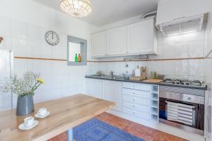 Alfama Spacious and Central Amazing Apartment, By TimeCooler