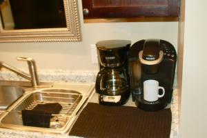 Blue Bear Den 3BR 2BA DTC Private Apt Hot Tub