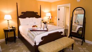 Resort View Porch Room - One Queen Bed - Disability Access room in Omni Bedford Springs Resort