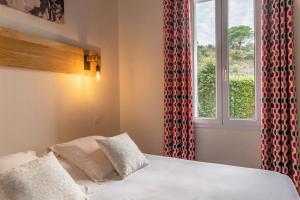 Hotels Les Jardins Du Cedre : photos des chambres
