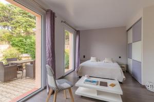 Hotels Les Jardins Du Cedre : photos des chambres