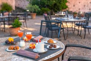 Hotels Les Jardins Du Cedre : photos des chambres