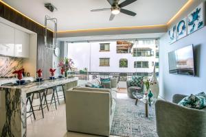 Pier 57 Modern Luxury PVs Best Rooftop!