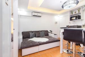 Evania by J&J Homes 2BR Unit At One Oasis Cebu