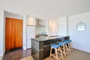 Diamond Villa - Lake Views, Central Location