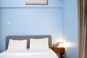 Deluxe 2BR Apartment at Newton Residence Bandung with Mountain View By Travelio