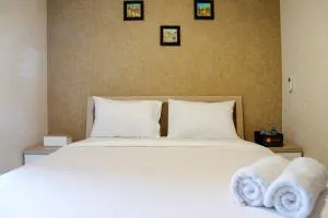 Minimalist and Comfy 1BR Grand Kamala Lagoon Apartment By Travelio - Kayuringin