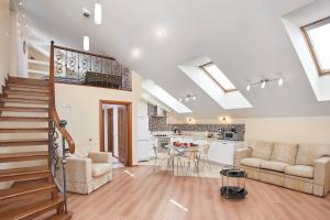 Уникальный двухуровневый пентхаус с террасой (центр) - 4hvězdičkové hotely ve městě Charkov