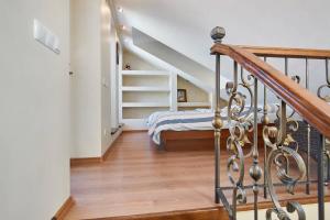 Уникальный двухуровневый пентхаус с террасой (центр)