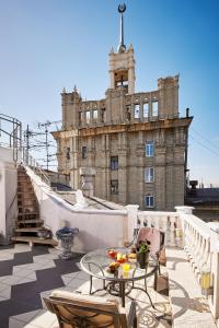 Уникальный двухуровневый пентхаус с террасой (центр)