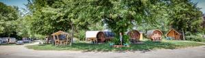 Lodges Camping de Tournus - Drole de cabane : photos des chambres