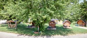 Lodges Camping de Tournus - Drole de cabane : photos des chambres