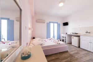 Stratos Apartments & Studios Paros Greece