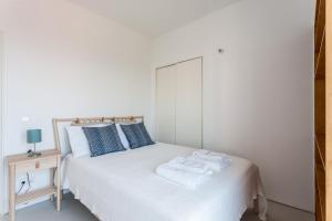 FLH Beato River View with Balcony