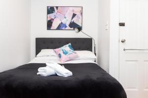 Private Double Room Share Bathroom (not pet friendly) room in Manly's Hidden Gem
