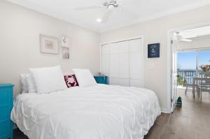 Suite with Ocean View room in Wavecrest Resort