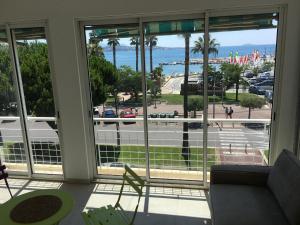 Appartements Bandol, vue panoramique sur la mer, la plage, le port : photos des chambres