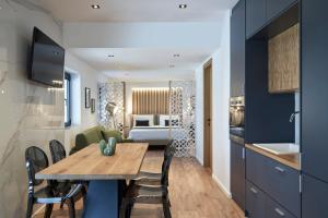 Suite with Lykavitos view room in Kolonaki 8 - Design Suites & Lofts