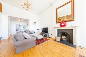 Elegant Period Clifton Balcony Apt - Simplycheckin