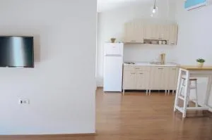 White & Wood - 比托拉