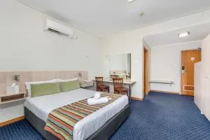 Tudor Inn Newcastle - Redhead