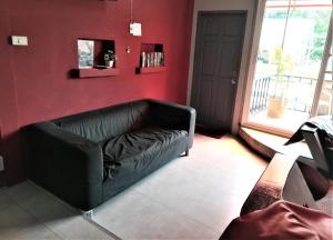 Red Samed Party House