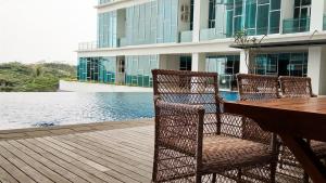 Modern and Cozy 1BR Brooklyn Alam Sutera Apartment By Travelio