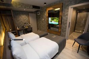 Budget Double or Twin Room room in Emens hotel