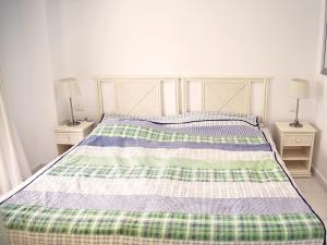 2 min Walk to Beach - Private Solarium Bungalow