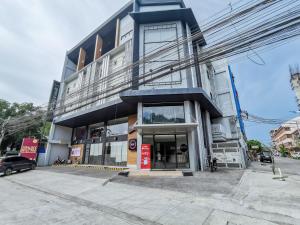RedDoorz Plus near Bangko Sentral Ng Pilipinas Davao