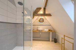 Victoire Duplex atypique cosy - PLEIN CENTRE HISTORIQUE BAYEUX PROCHE RESTAURANTS COMMERCES- LUMINEUX - PARKING GRATUIT A PROXIMITE- proche plages du débarquement, Omaha Beach