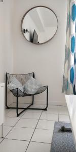 Modern 1 bedroom apartment near the metro.