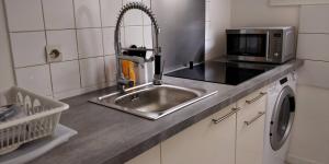 Maisons de vacances Modern 1 bedroom apartment near the metro. : photos des chambres