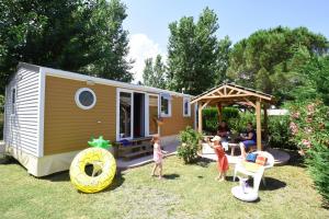 Campings CAMPING & SPA CAP SOLEIL : photos des chambres