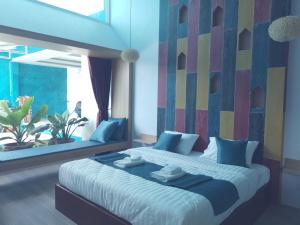 เดอะชาลี The Charlie