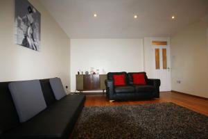 Vasaras māja 3 bed home near to Hospital and businesses Bristole Lielbritānija