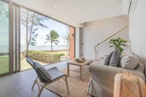 Sandbox Beachfront Villa 3