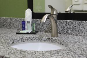 King Room - Non-Smoking room in Sleep Inn & Suites Belmont - St. Clairsville