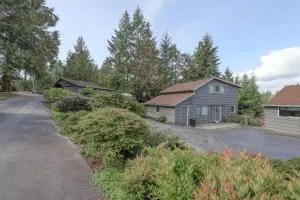 The Tides Retreat - Vaughn