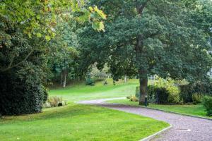 Appartements Les charmes Du Bosquet Parc d'Amour et Nature Parking Prive Securise : photos des chambres