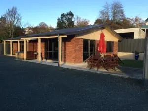 Lawrence Townhouse Accommodation - Millers Flat