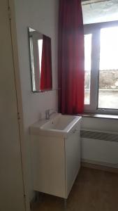 Cool Central Apartment