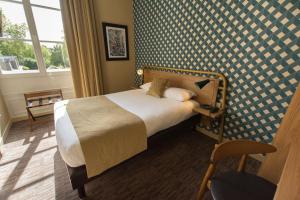 Hotels Logis Hotel Le Vert Galant : Chambre Double Standard