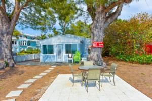 Three-Bedroom House room in 103 36Th St Cottage
