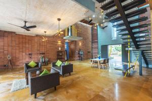 SaffronStays Riverstone 3-BR Riverside Villa with Farm Views