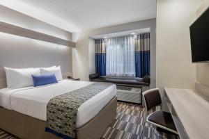 Queen Room - Non-Smoking room in Microtel Inn & Suites by Wyndham Atlanta Buckhead Area