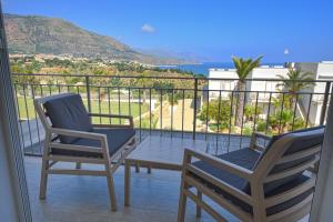 Double Room with Sea View room in La Blanca Resort