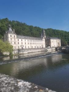 Maisons de vacances Belle Vue 2. Best view of BRANTOME and its Abbey : photos des chambres