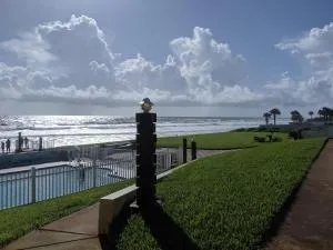 Shoreline Suites & Cabana Cottages – Beachfront - 新士麦那海滩