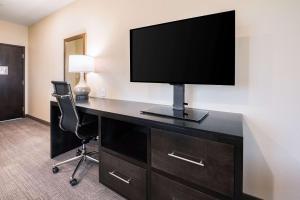 Suite with Two Queen Beds - Accessible/Non-Smoking room in Comfort Suites Marysville Columbus - Northwest